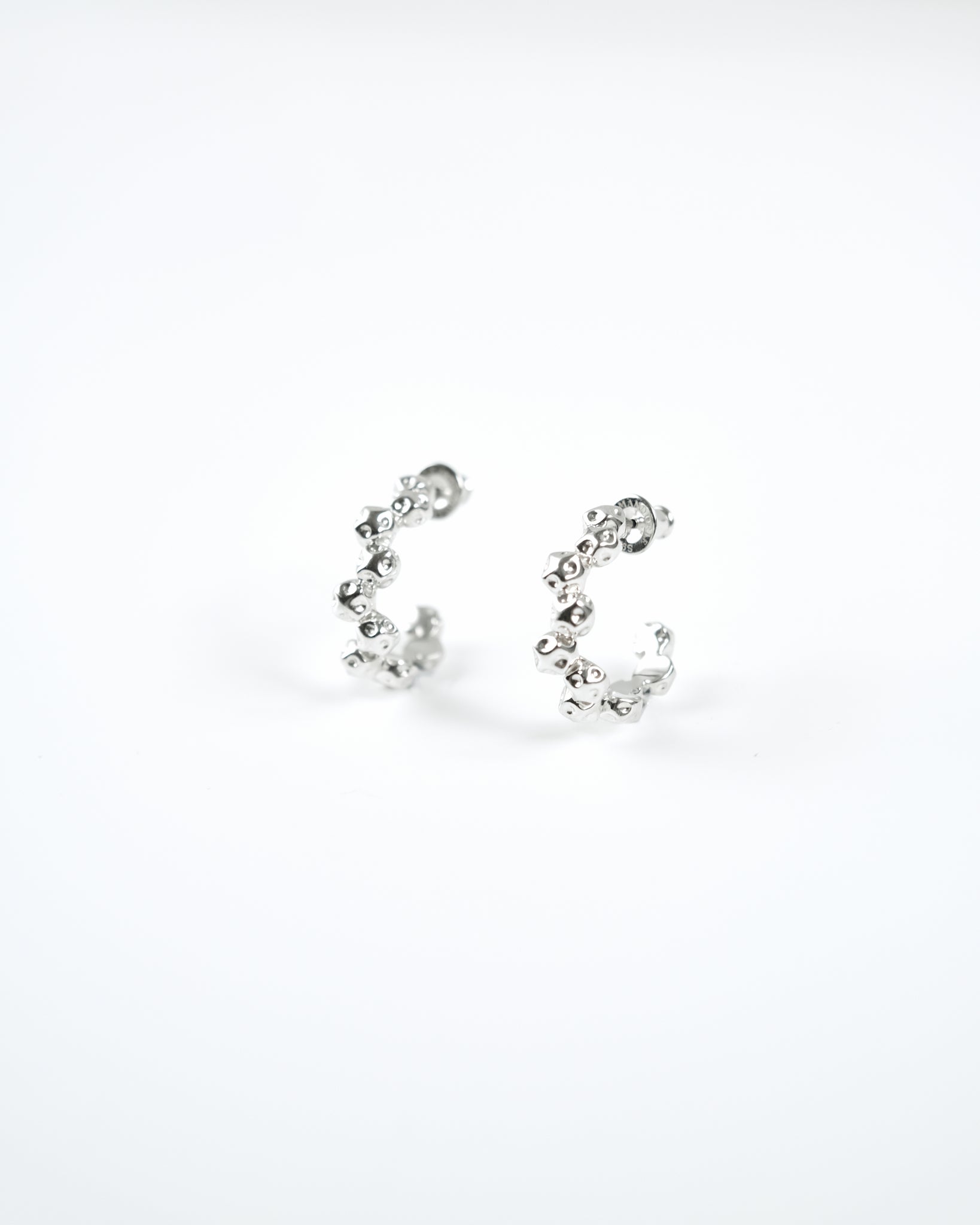 Single Row Box Hoop Earring - Medium